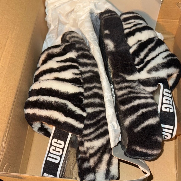 UGG Fluff Yeah Slide Zebra Pattern Furry Slippers Women’s Size 9 - Picture 1 of 7